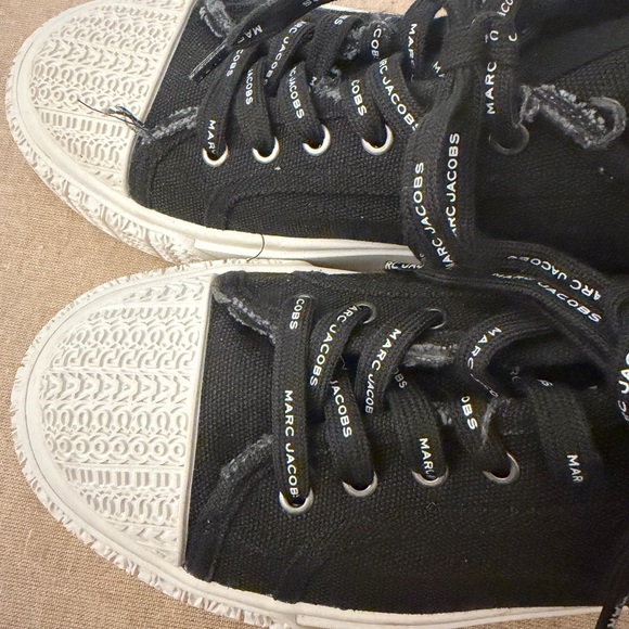 Marc Jacobs Black Signature Classic casual distressed Canvas Sneakers! NWOT! - Picture 5 of 10